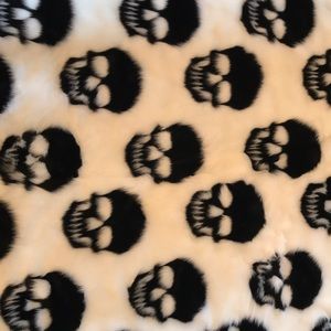 New throw blanket black and white never used
